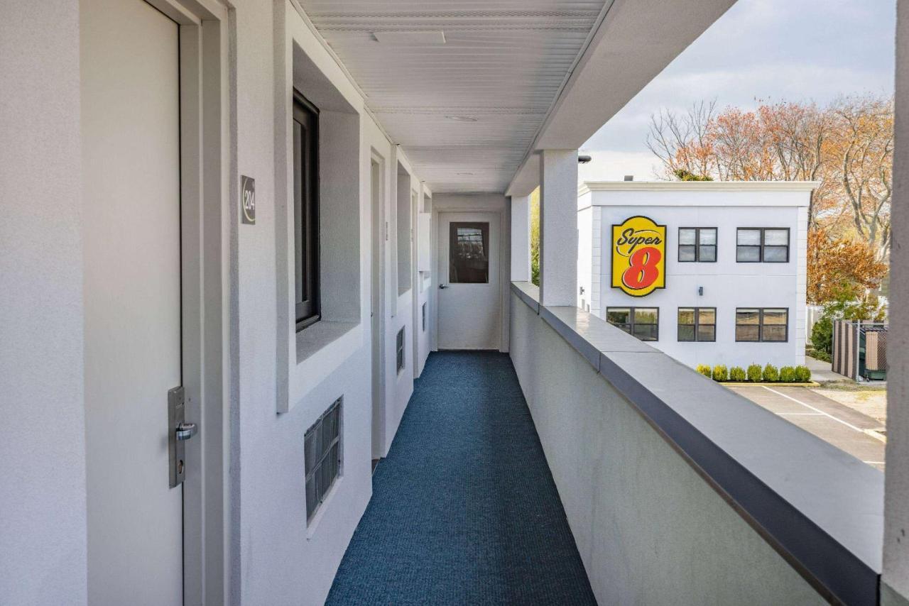 Super 8 By Wyndham Lindenhurst Buitenkant foto